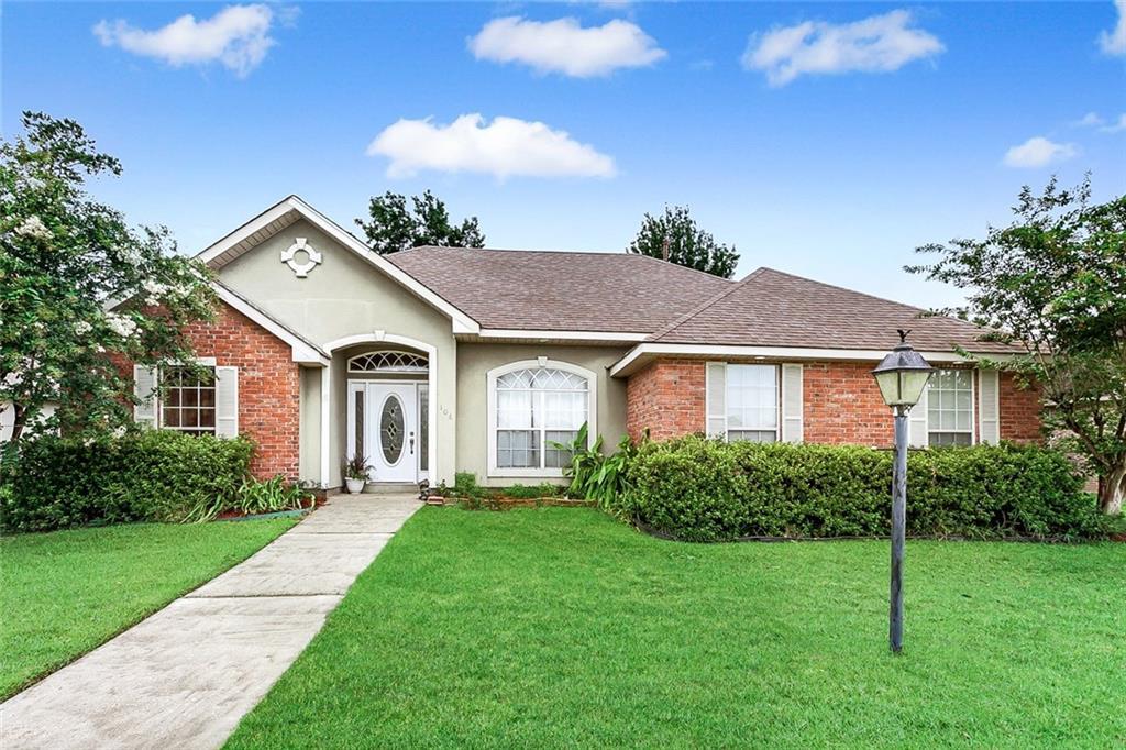 104 Spartan Trace Boulevard - Photo 1