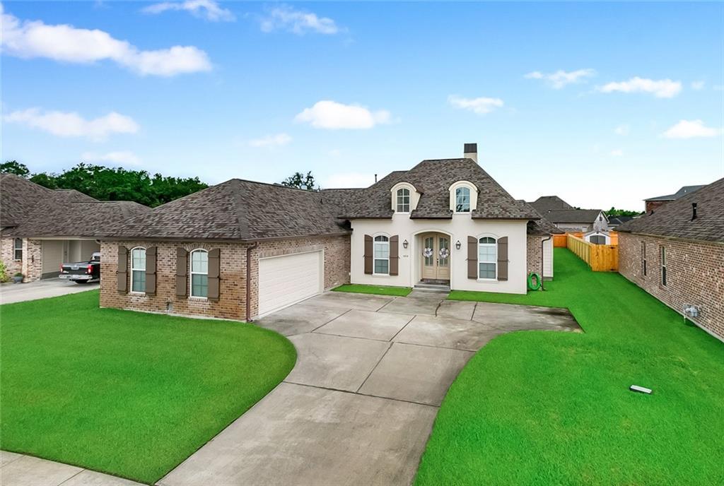 604 Lakewood Drive - Photo 1