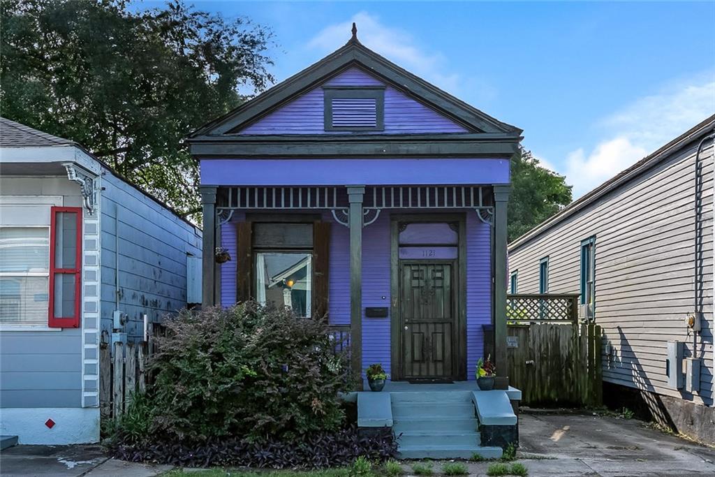 1121 Clouet Street - Photo 1