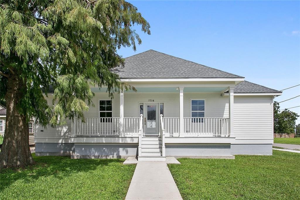 1714 Center Street - Photo 1