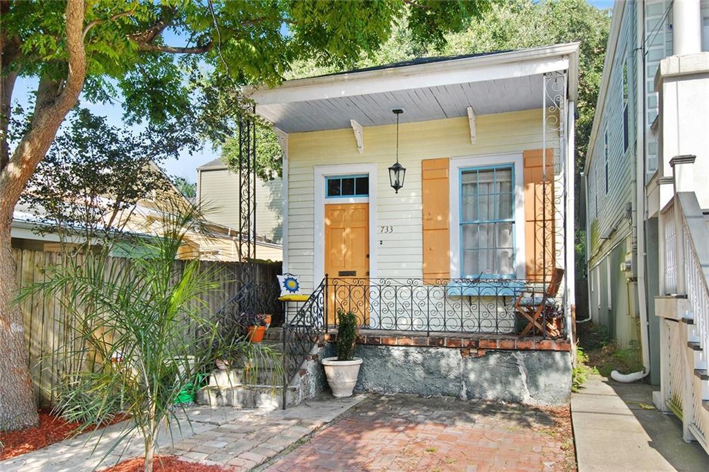 733 Lyons Street - Photo 1
