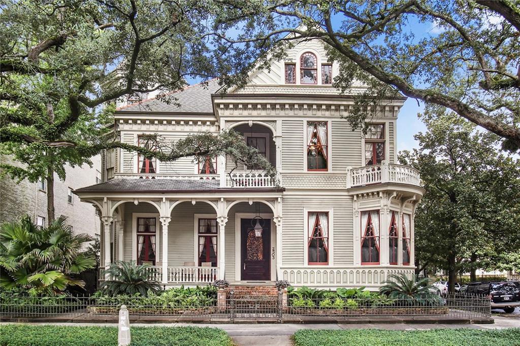 2503 St Charles Avenue - Photo 1