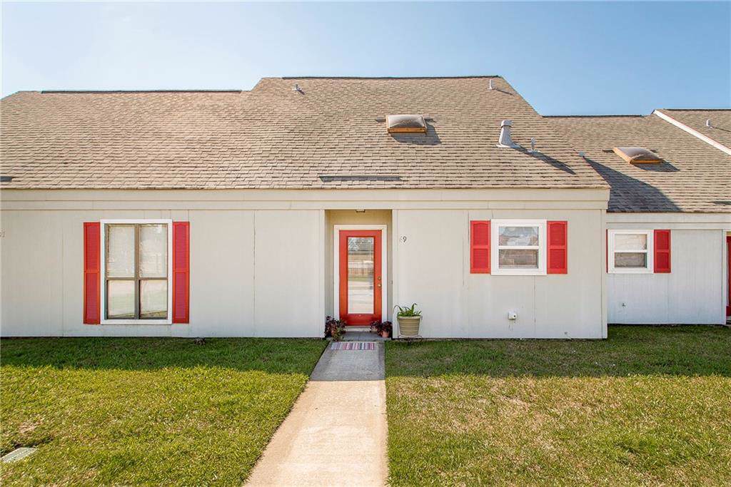 69 Hollycrest Boulevard - Photo 1