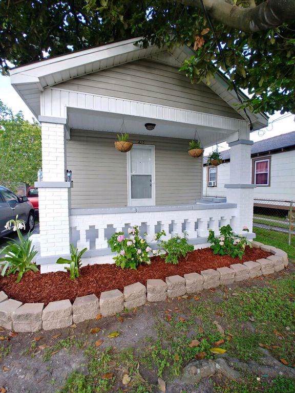 425 Avenue G Avenue - Photo 1