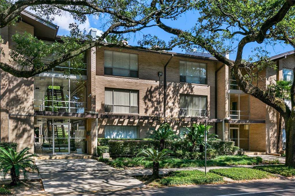4007 St. Charles Avenue - Photo 1