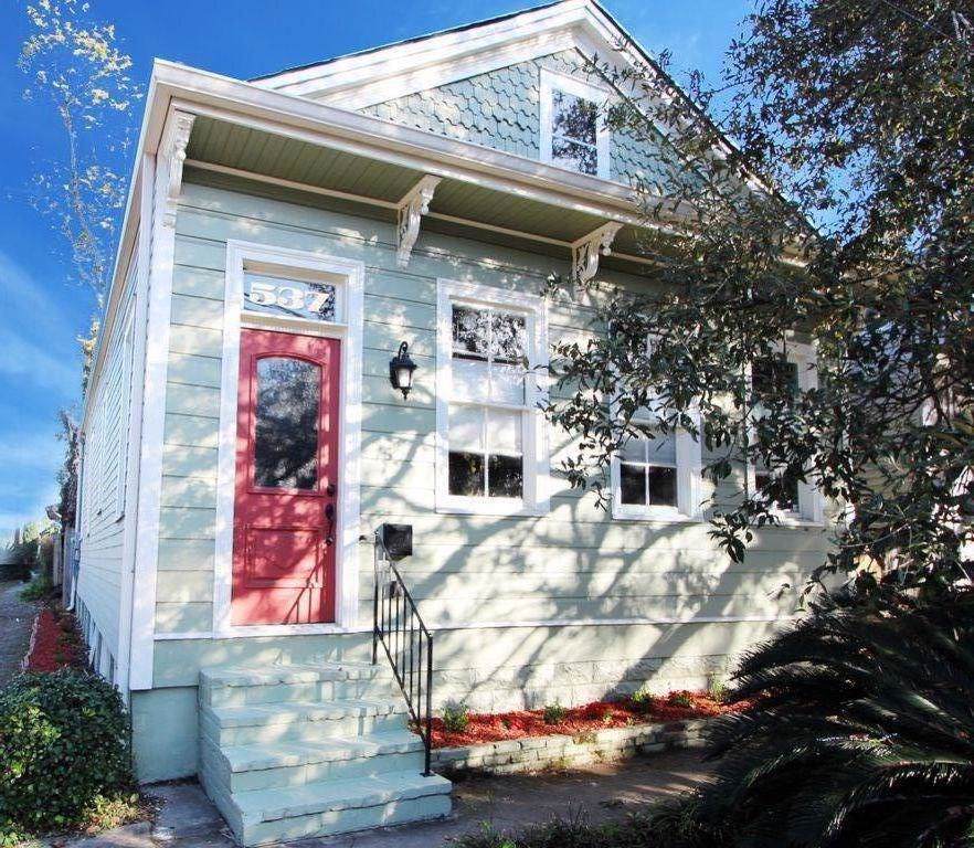 537 Napoleon Avenue - Photo 1
