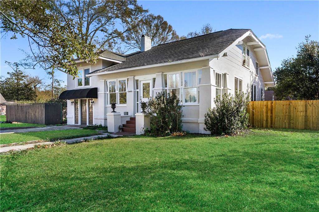 602 Morris Avenue - Photo 1