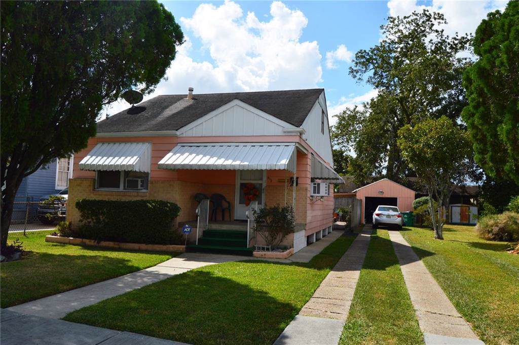 512 Woodlawn Avenue - Photo 1