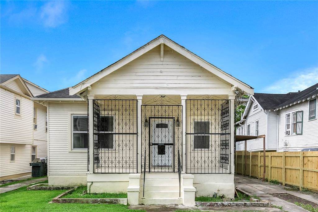 4224 Derbigny Street - Photo 1