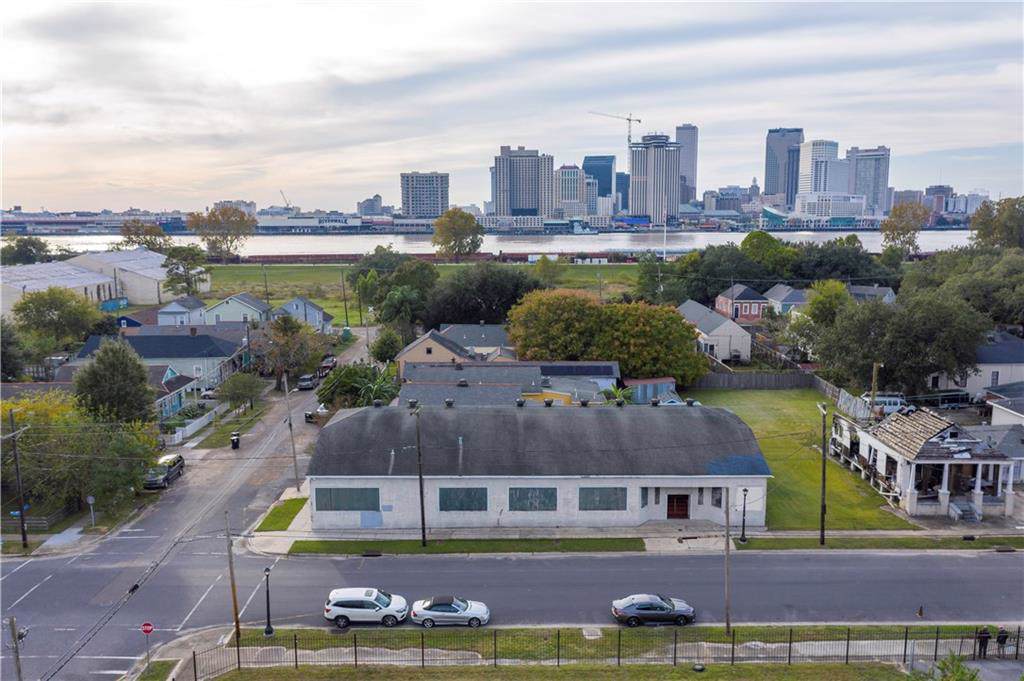 725 Teche Street - Photo 1
