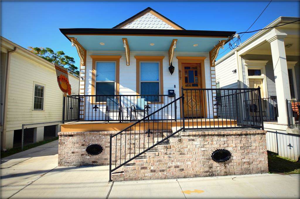 617 Rocheblave Street - Photo 1