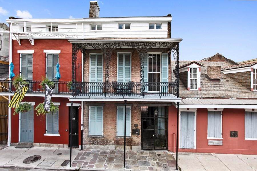 425 Burgundy Street - Photo 1