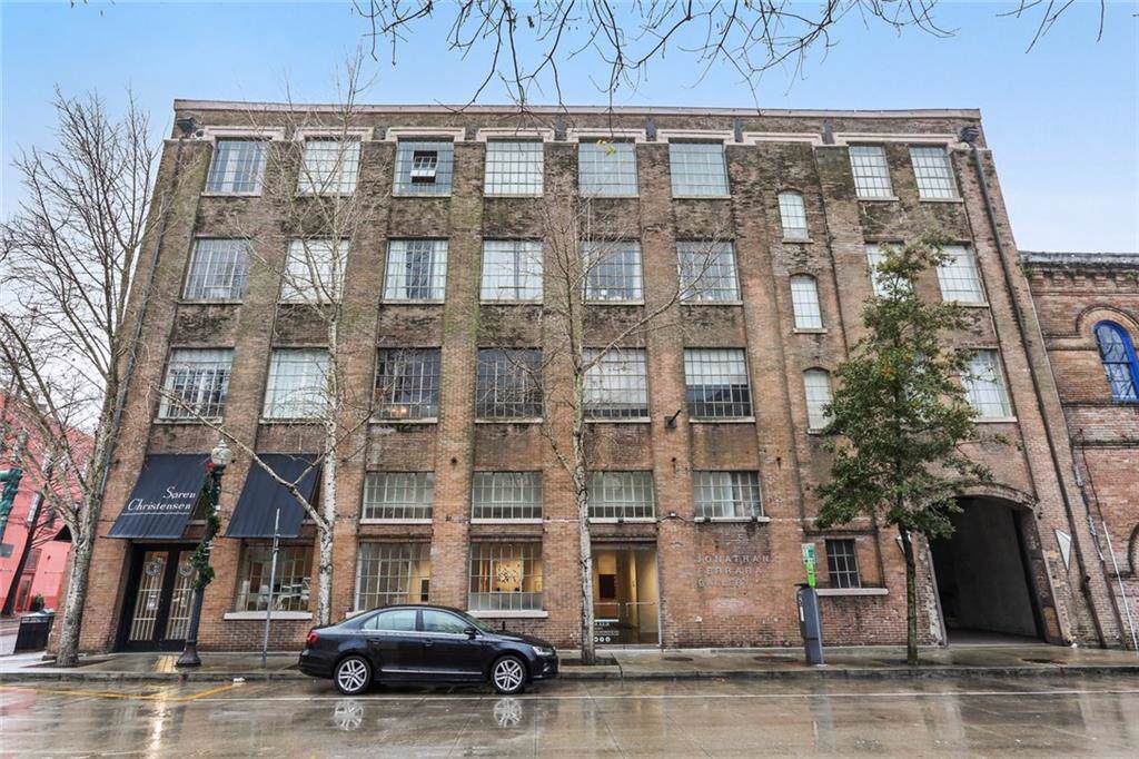402 Julia Street - Photo 1
