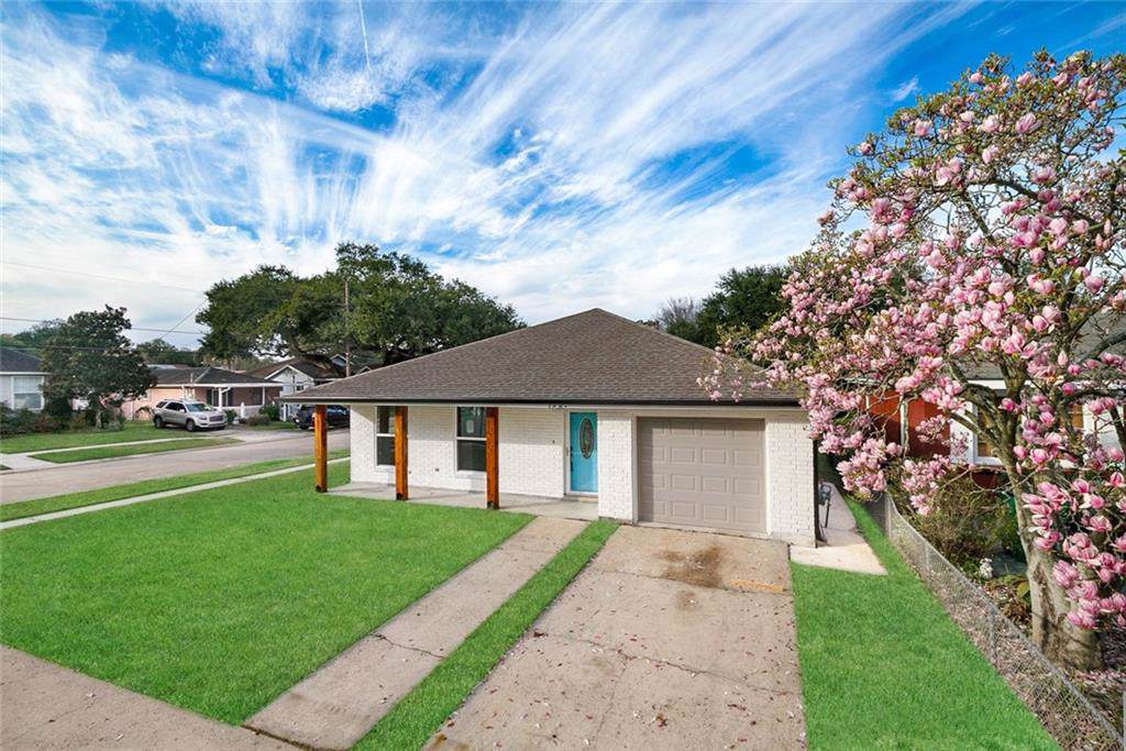 1621 Pomona Street - Photo 1