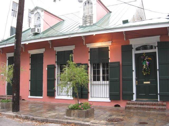 2121 Dauphine Street - Photo 1