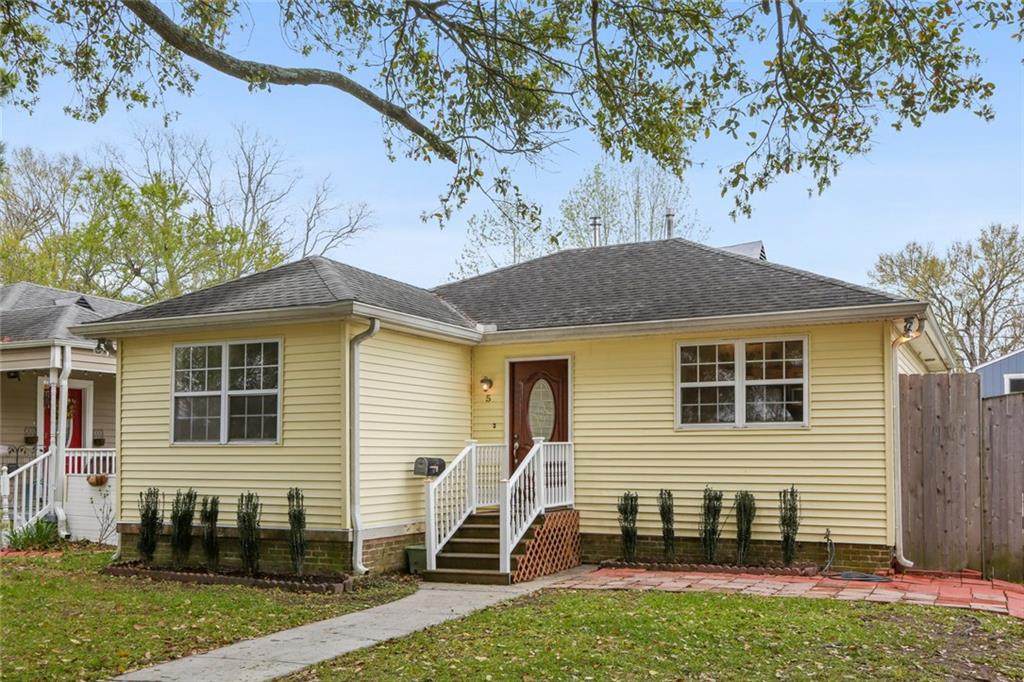 5 Davis Boulevard - Photo 1