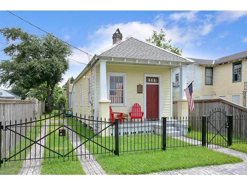 414 Newton Street - Photo 1