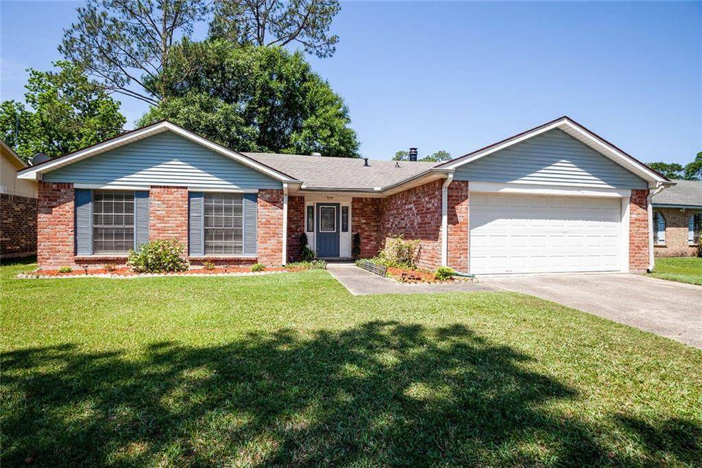 105 Yorkshire Drive - Photo 1 105 Yorkshire Drive - Photo 1