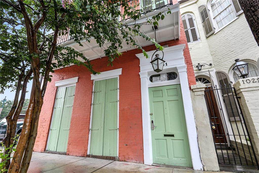 1031 Orleans Avenue - Photo 1