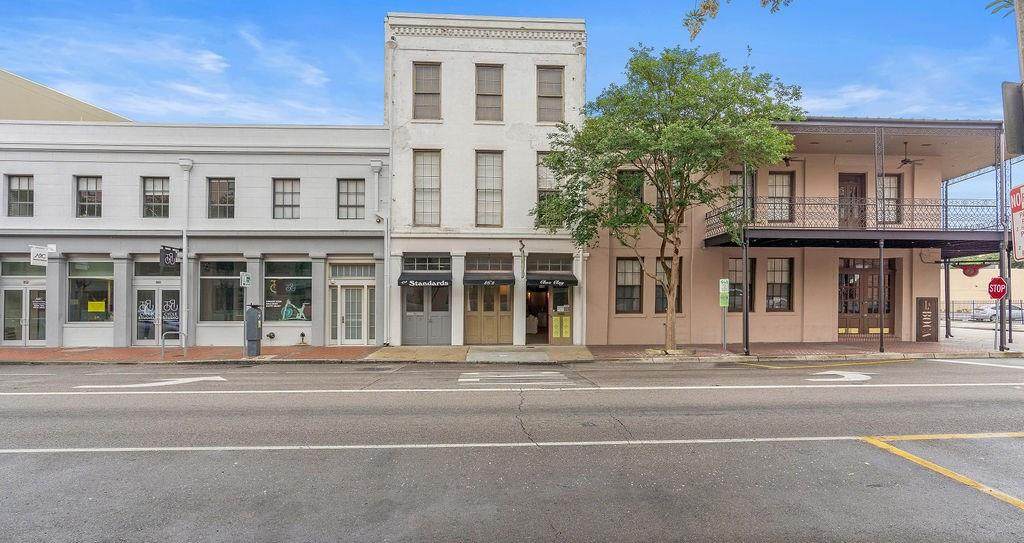 862 Tchoupitoulas Street - Photo 1