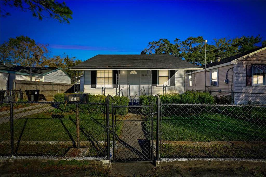 1240 Southlawn Boulevard - Photo 1