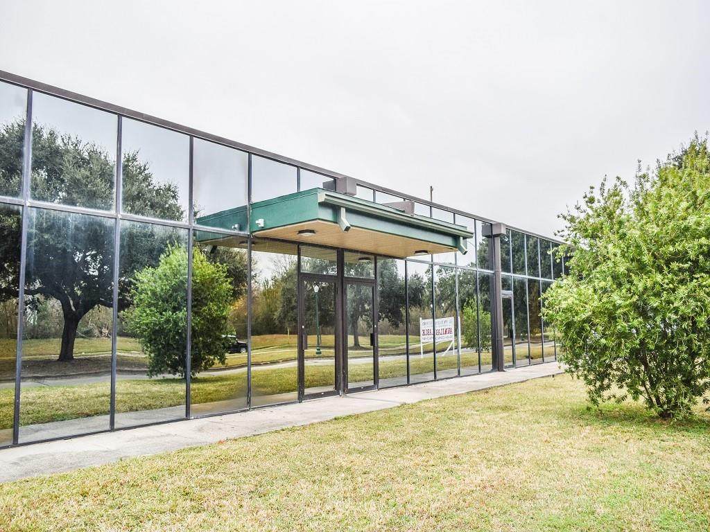 10555 Lake Forest Boulevard - Photo 1