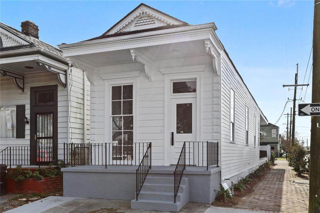 2532 Chippewa Street - Photo 1