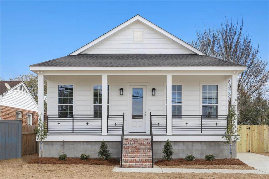 1827 Center Street - Photo 1