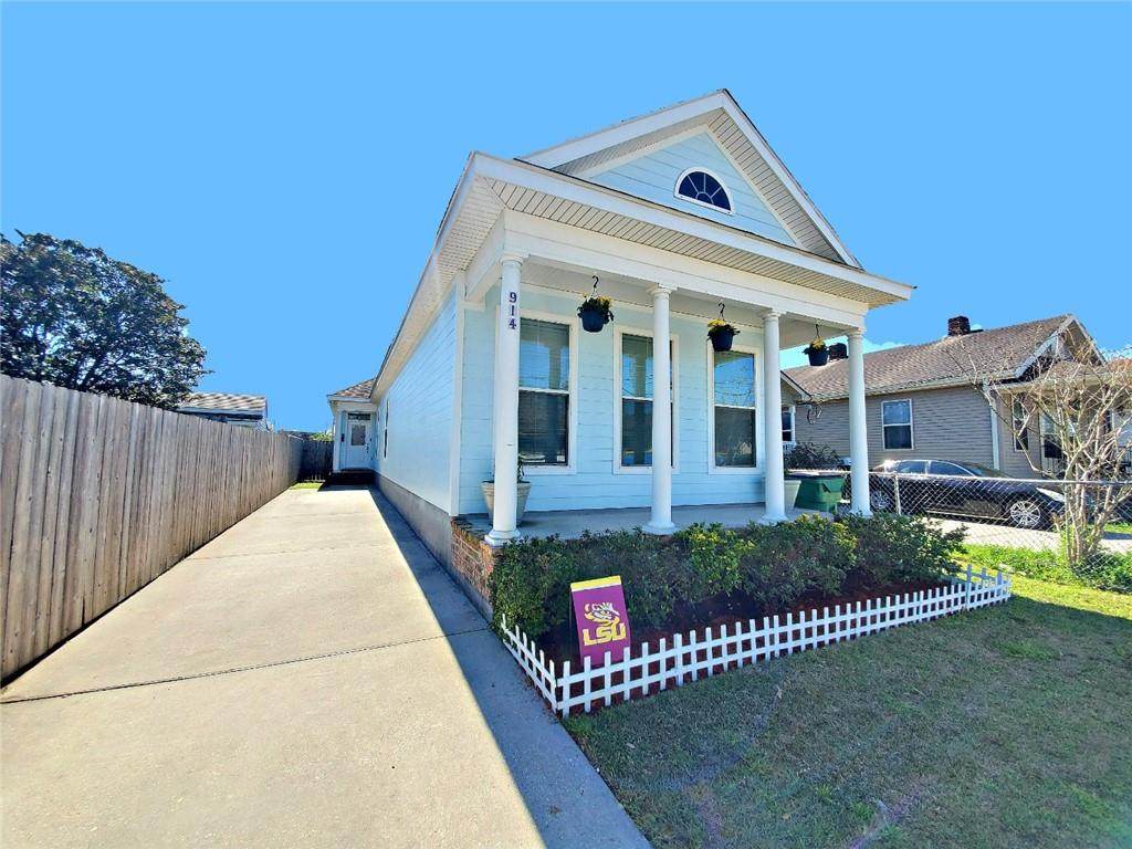 914 6TH Street - Photo 1