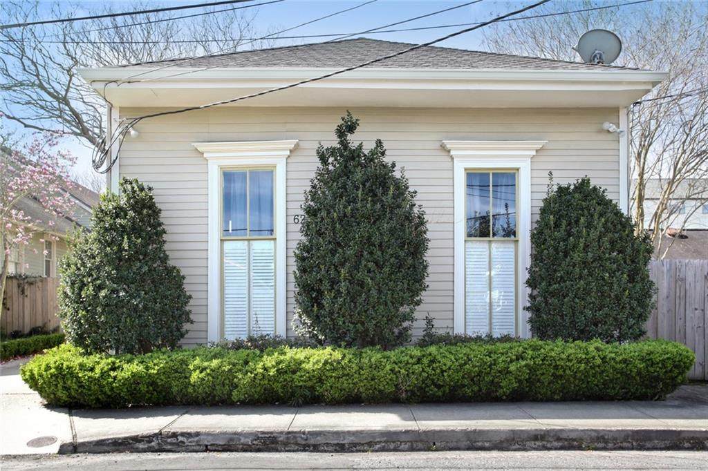 6222 Laurel Street - Photo 1