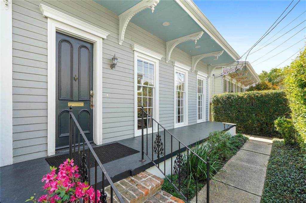 5706 Laurel Street - Photo 1