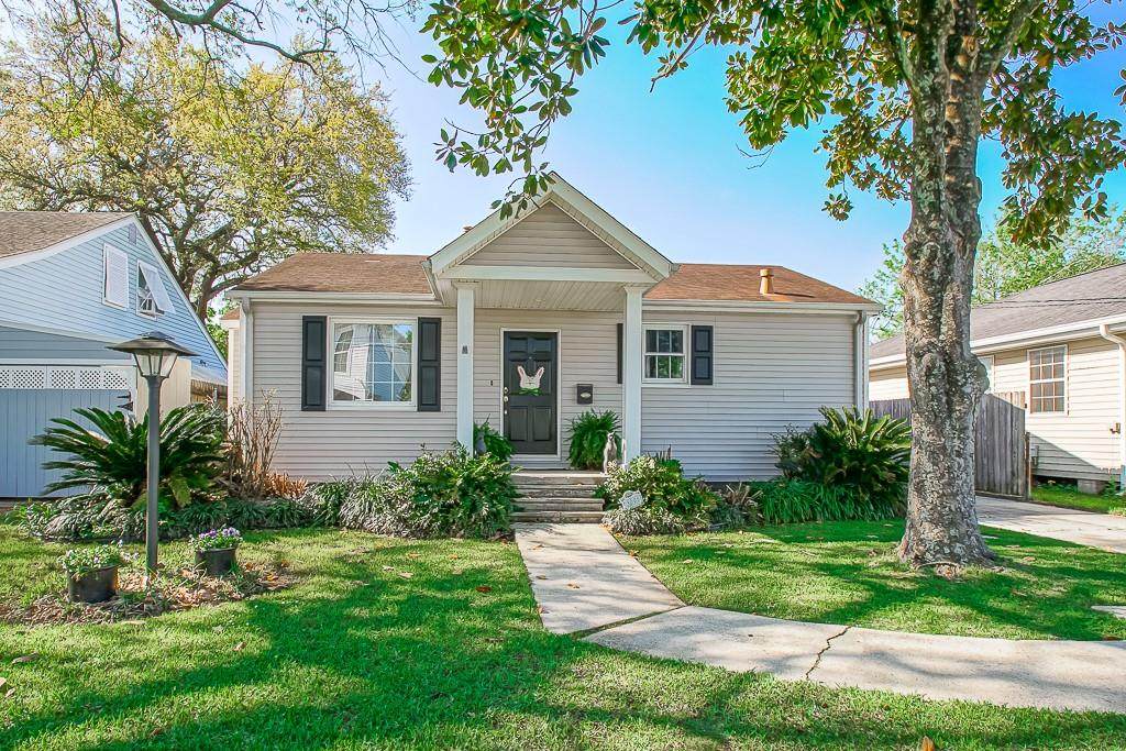 3008 42ND Street - Photo 1