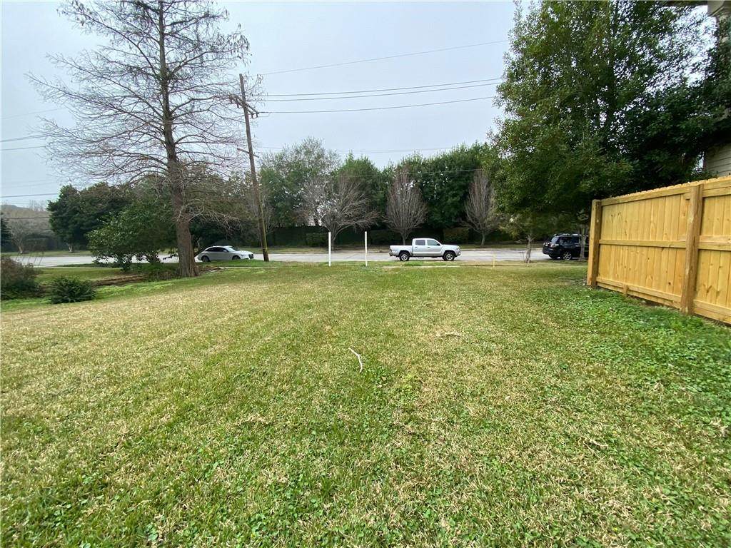 7045 West End Boulevard - Photo 1