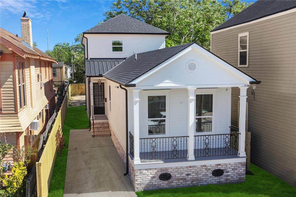 1519 Leonidas Street - Photo 1