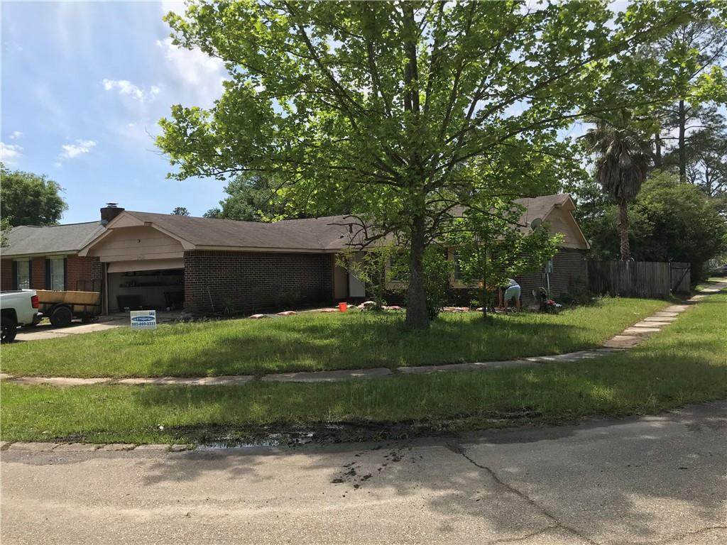 225 Queens Drive - Photo 1