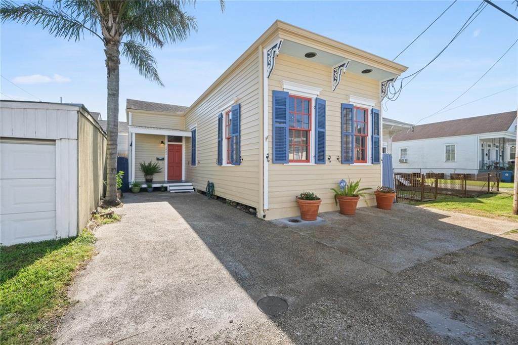 531 Bellecastle Street - Photo 1
