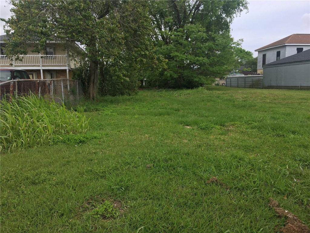 Ames Boulevard - Photo 1