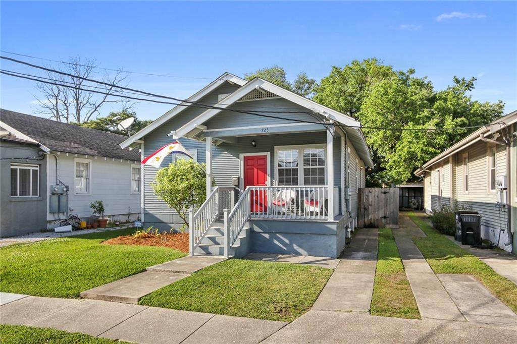 725 Greenwood Drive - Photo 1