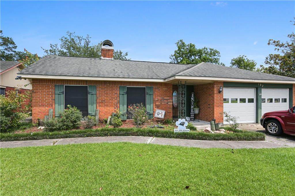 102 Bishops Drive - Photo 1