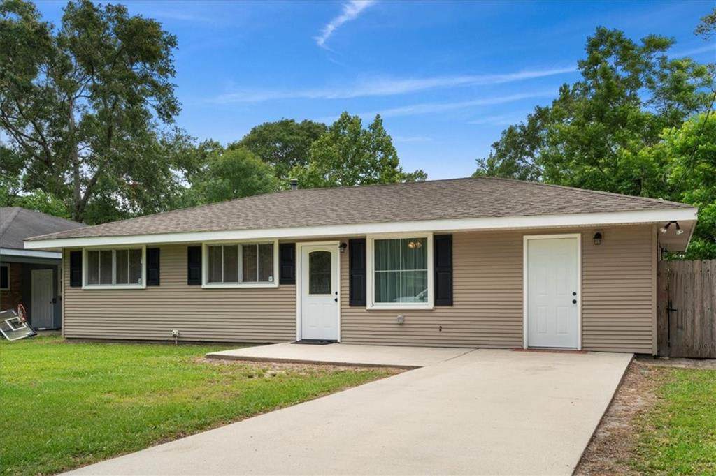 3245 Reine Avenue - Photo 1