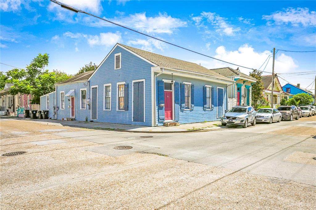3231 Annunciation Street - Photo 1