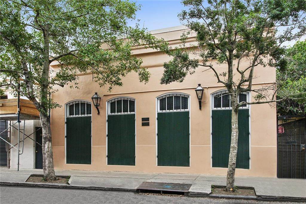922 Chartres Street - Photo 1