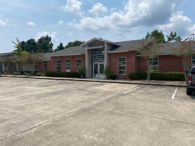 661 River Highlands Boulevard - Photo 1
