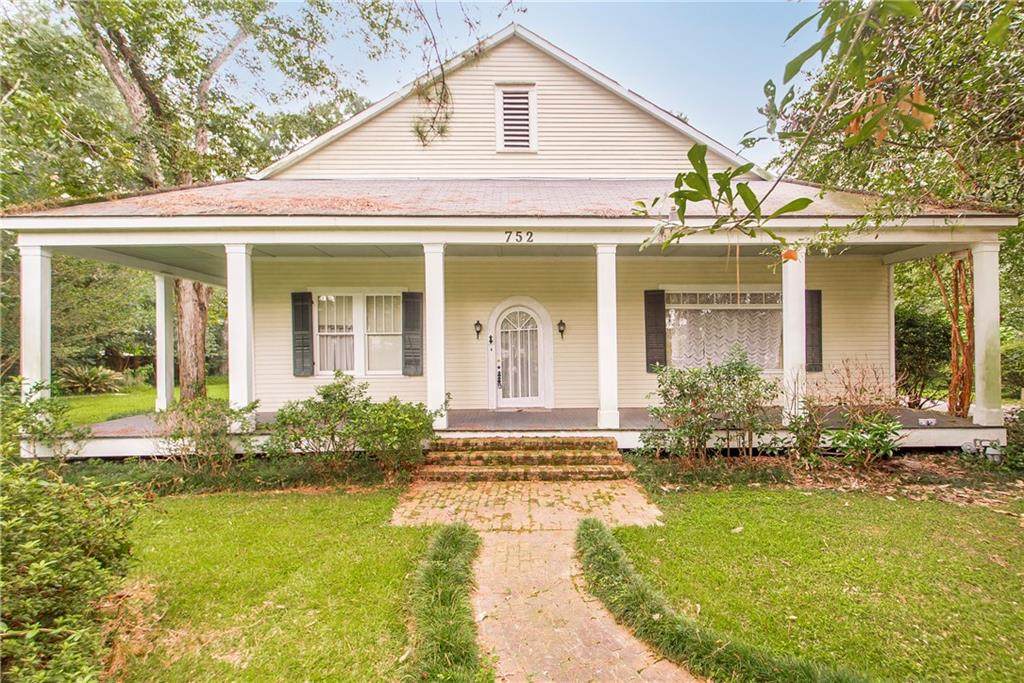 752 Columbia Street - Photo 1