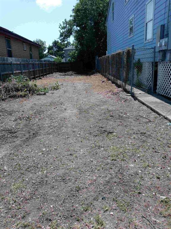 927 St Maurice Street - Photo 1