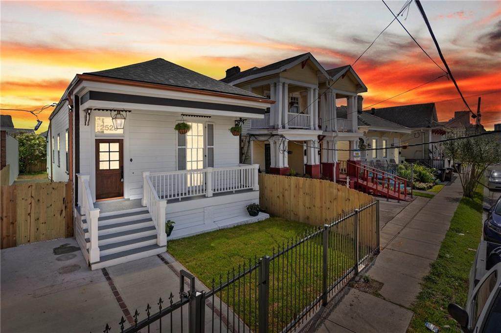 2523 Gravier Street - Photo 1