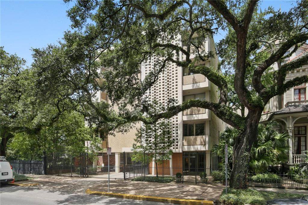 2511 St Charles Avenue - Photo 1
