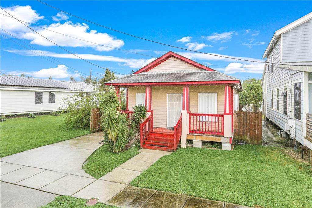 1631 Jourdan Avenue - Photo 1