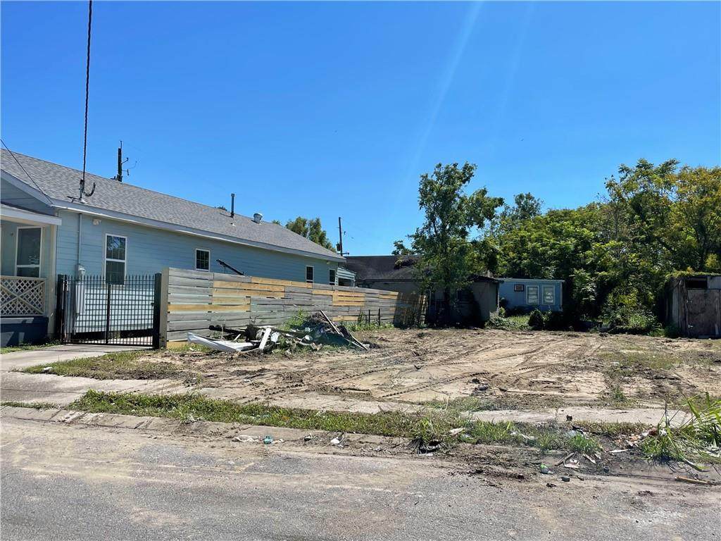 2726 Prieur Street - Photo 1