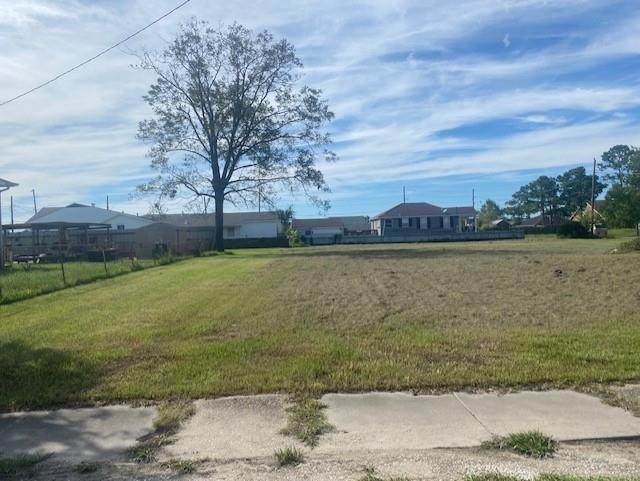 606 Chalmette Avenue - Photo 1